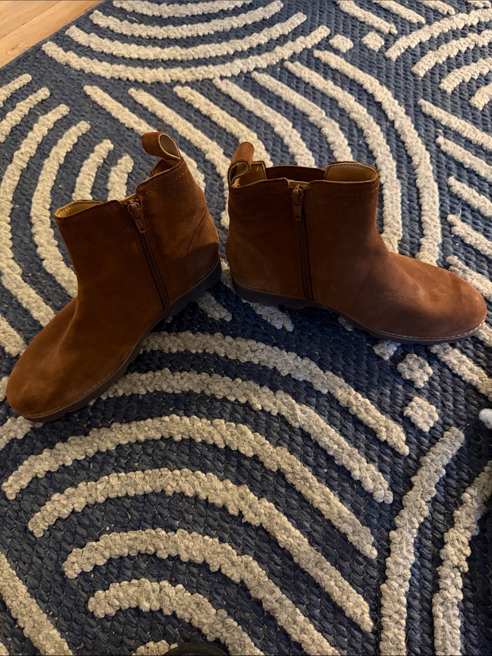 Vionic Women’s Brown Suede Ankle Boots - Picture 3 of 4